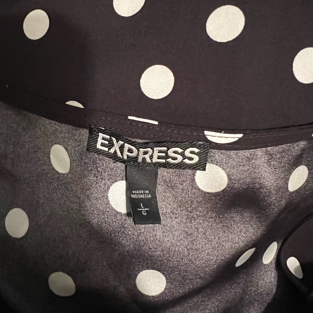 EXPRESS Womens Sz L Black White Polka Dot Short Sleeve V Neck - Picture 2 of 8